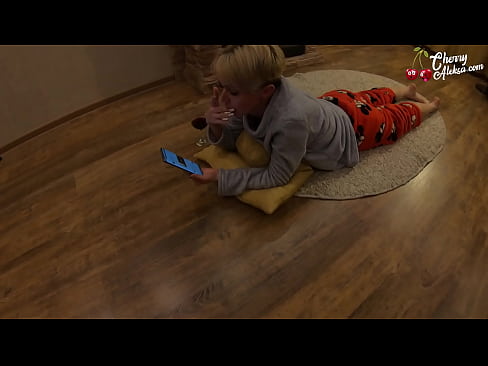 ❤️ Τρελή ξανθιά ρουφάει τεράστιο πουλί και χοροπηδάει πάνω του - πρωκτικό σεξ ❤❌ Πορνό βίντεο